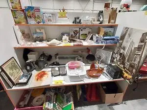 AU VIDE GRENIER FONTENAY