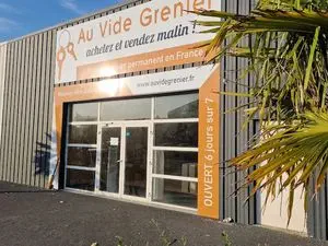 Au Vide Grenier Saintes (17)