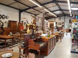 A L'Horloge Penchée