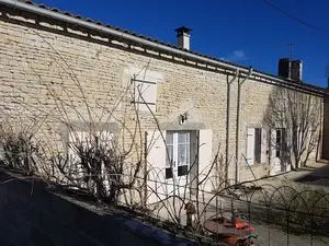 Net'Façade - Entreprise de peinture et nettoyage de toiture nettoyage de façade réalisation de joints de pierres en Charente