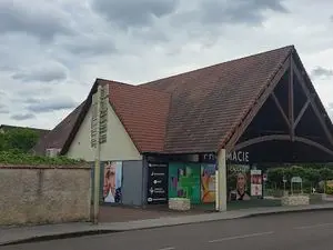 Habitat Clean BEAUNE , Démoussage toiture, Nettoyage Façade, Traitement Charpente, désamiantage.