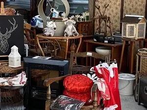 Les Broc-Chineurs-vide grenier permanent à Coarraze, dépôt vente, seconde main